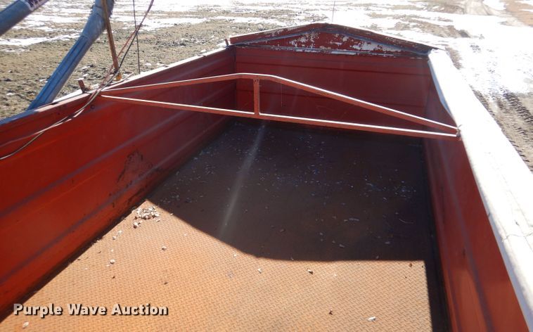 image for item IE9528 1973 GMC 6000  grain truck