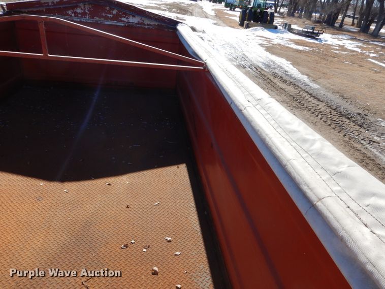 image for item IE9528 1973 GMC 6000  grain truck