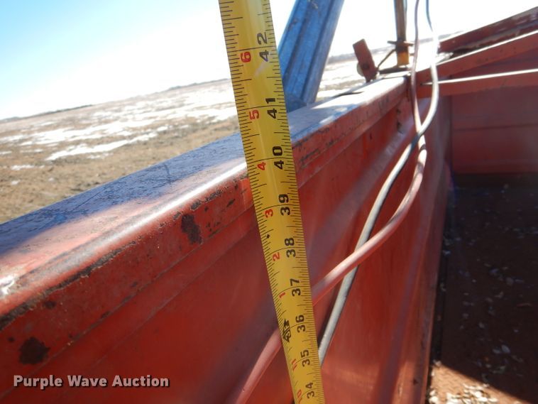 image for item IE9528 1973 GMC 6000  grain truck