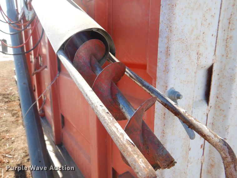 image for item IE9528 1973 GMC 6000  grain truck