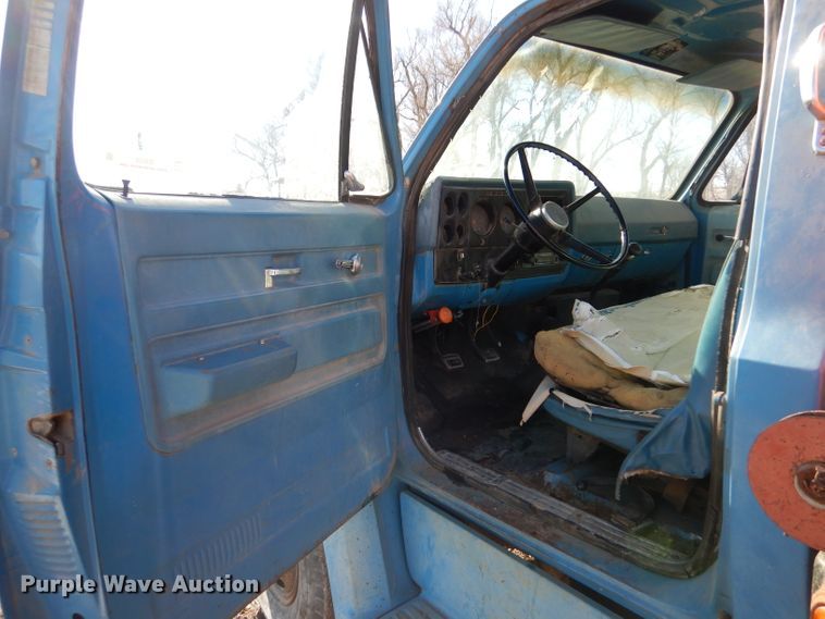 image for item IE9528 1973 GMC 6000  grain truck