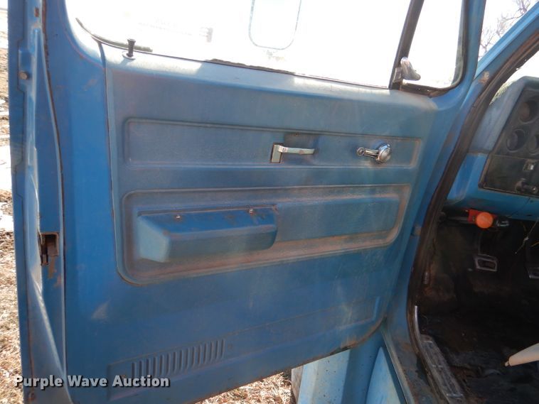 image for item IE9528 1973 GMC 6000  grain truck