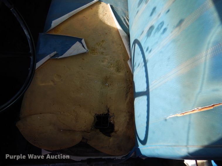 image for item IE9528 1973 GMC 6000  grain truck