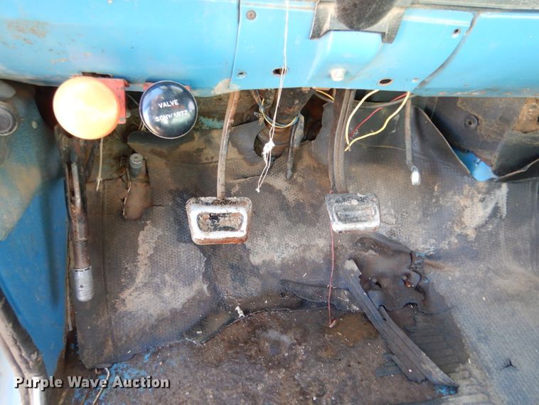 image for item IE9528 1973 GMC 6000  grain truck