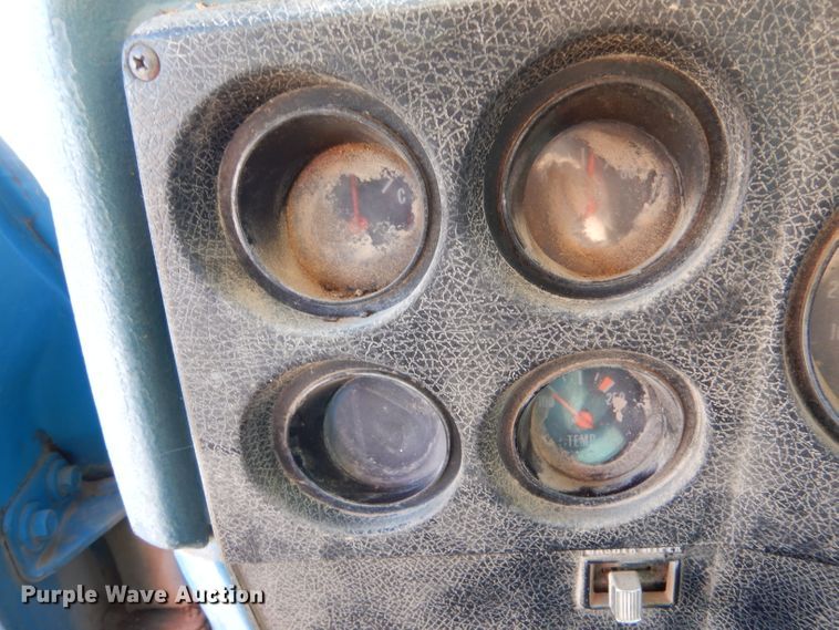 image for item IE9528 1973 GMC 6000  grain truck