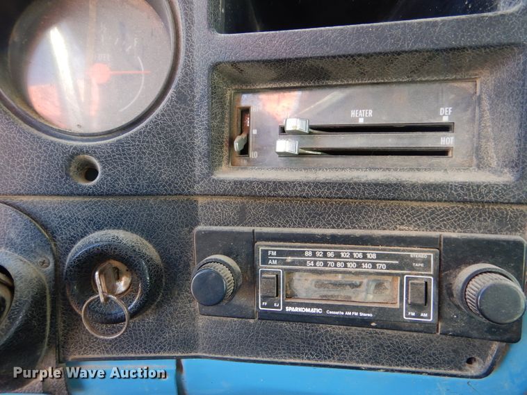 image for item IE9528 1973 GMC 6000  grain truck