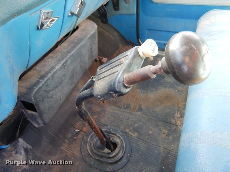 image for item IE9528 1973 GMC 6000  grain truck