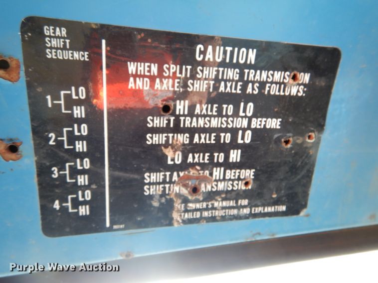 image for item IE9528 1973 GMC 6000  grain truck