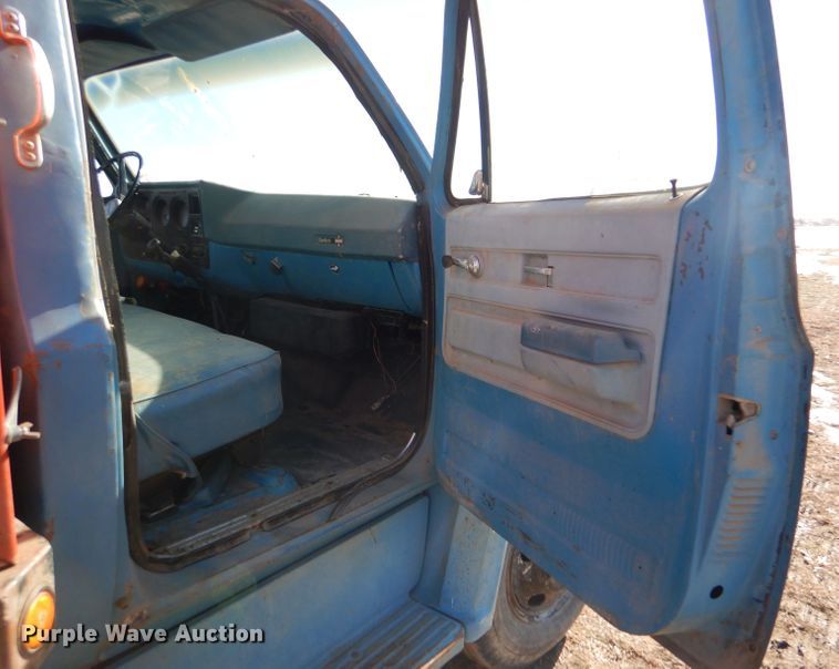 image for item IE9528 1973 GMC 6000  grain truck