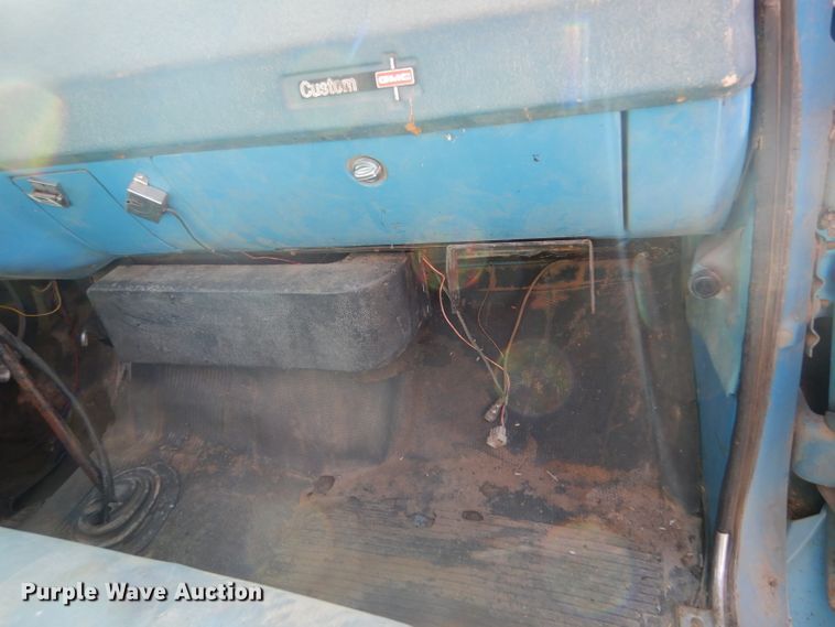 image for item IE9528 1973 GMC 6000  grain truck