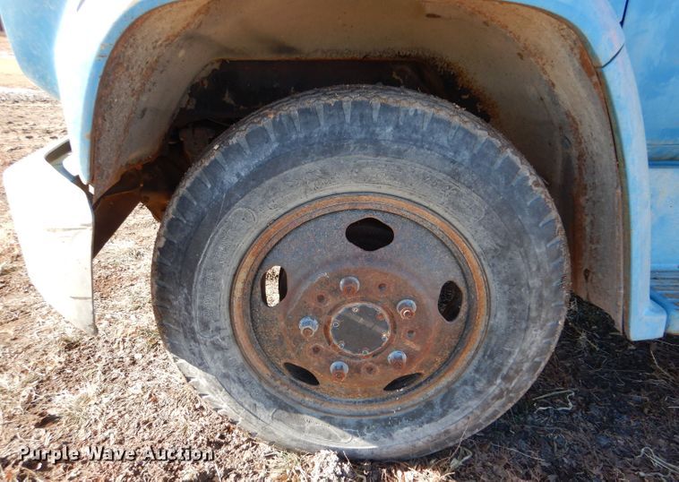 image for item IE9528 1973 GMC 6000  grain truck