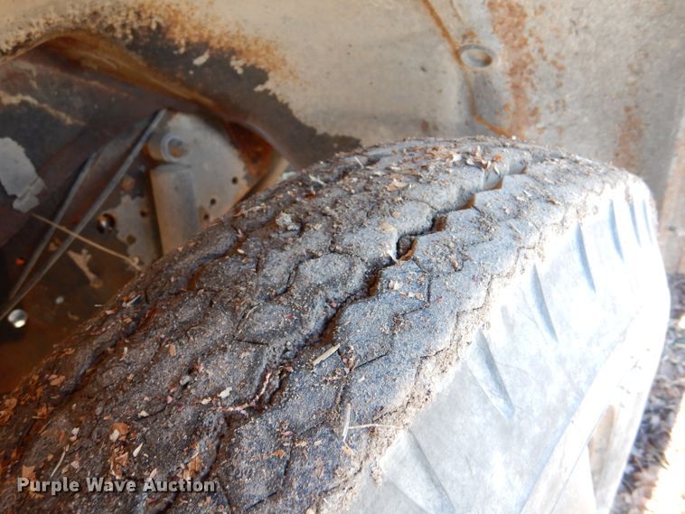 image for item IE9528 1973 GMC 6000  grain truck