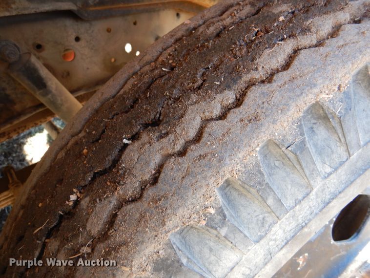 image for item IE9528 1973 GMC 6000  grain truck