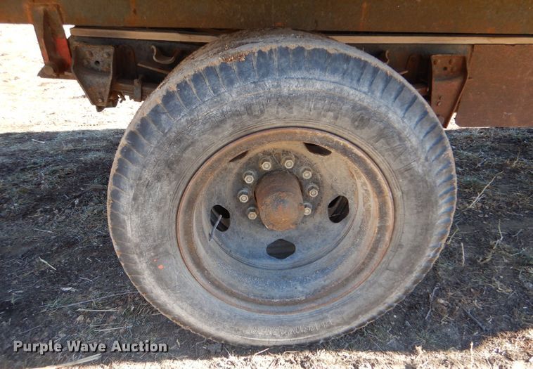 image for item IE9528 1973 GMC 6000  grain truck