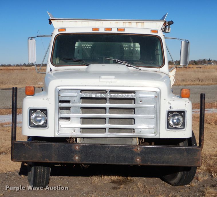 image for item IE9532 1982 International 1754  feed mixer truck