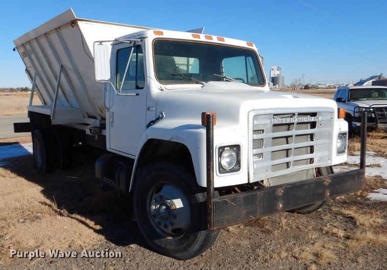 image for item IE9532 1982 International 1754  feed mixer truck