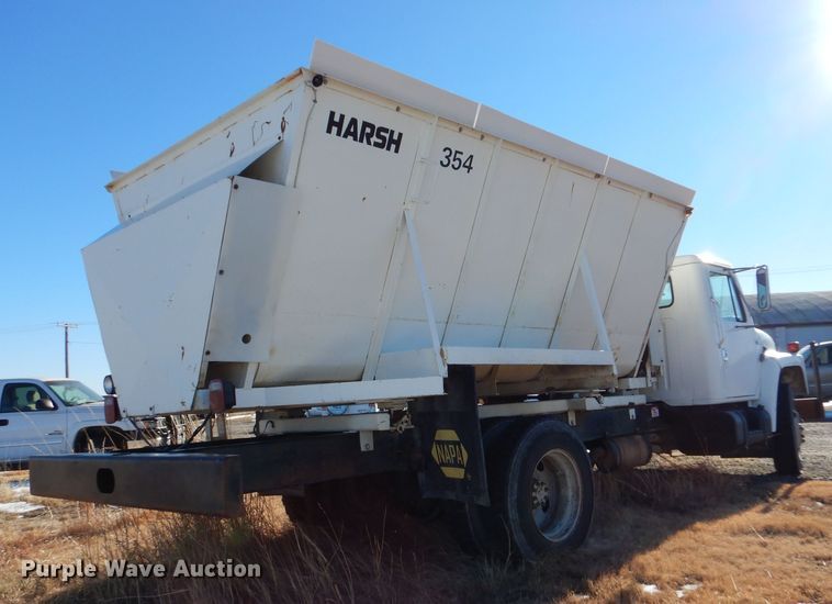 image for item IE9532 1982 International 1754  feed mixer truck