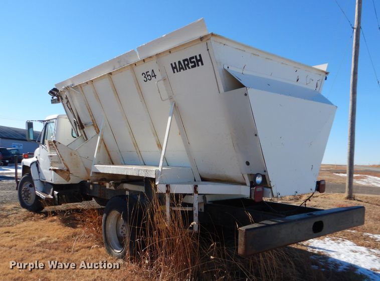 image for item IE9532 1982 International 1754  feed mixer truck