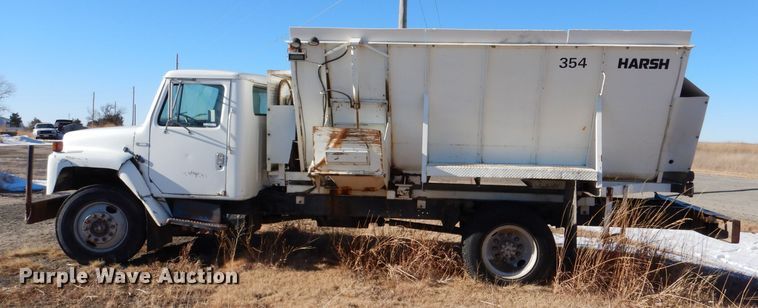 image for item IE9532 1982 International 1754  feed mixer truck