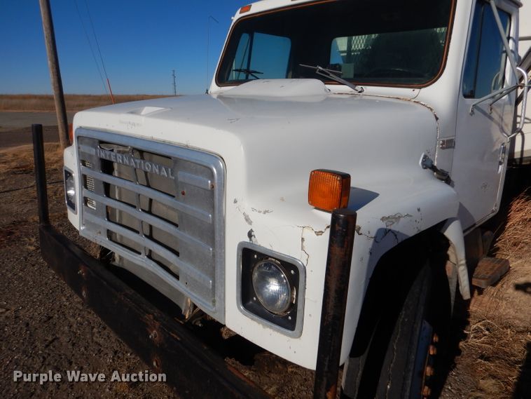 image for item IE9532 1982 International 1754  feed mixer truck