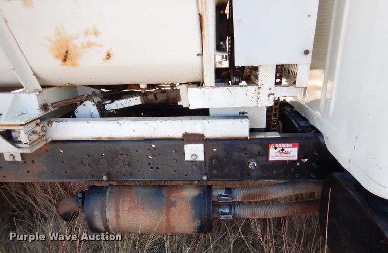 image for item IE9532 1982 International 1754  feed mixer truck