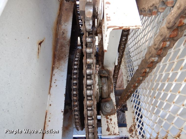 image for item IE9532 1982 International 1754  feed mixer truck