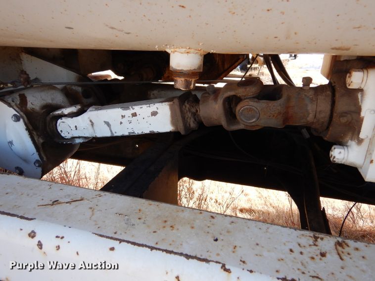 image for item IE9532 1982 International 1754  feed mixer truck