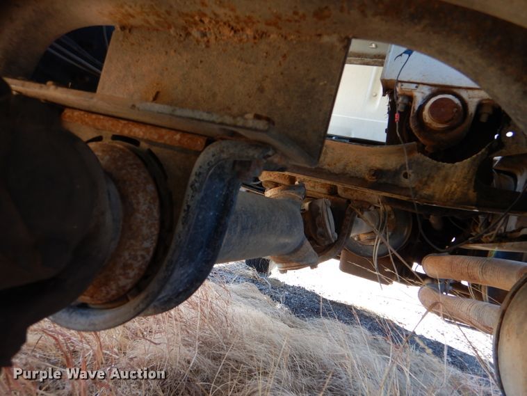 image for item IE9532 1982 International 1754  feed mixer truck