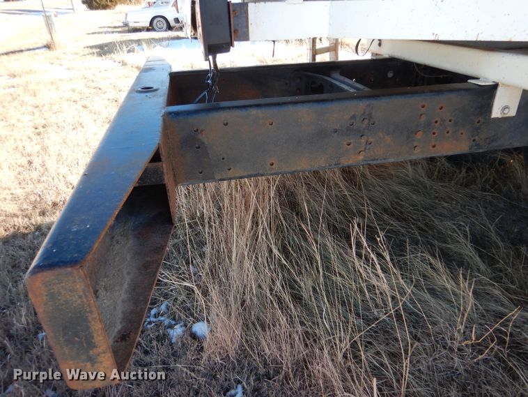 image for item IE9532 1982 International 1754  feed mixer truck