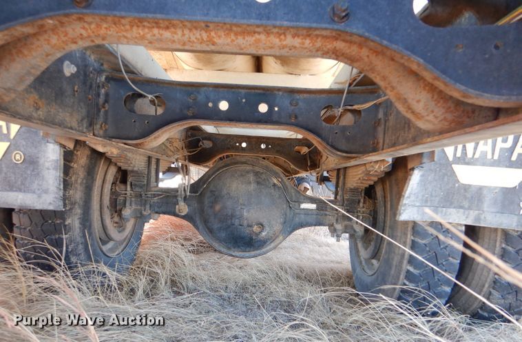 image for item IE9532 1982 International 1754  feed mixer truck