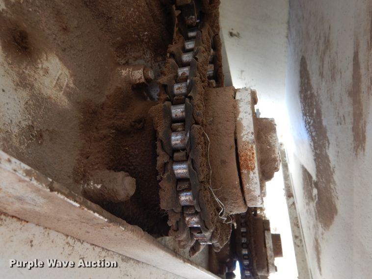 image for item IE9532 1982 International 1754  feed mixer truck