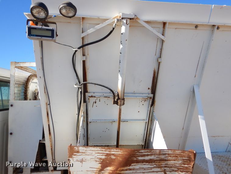 image for item IE9532 1982 International 1754  feed mixer truck