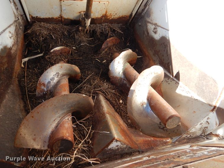 image for item IE9532 1982 International 1754  feed mixer truck