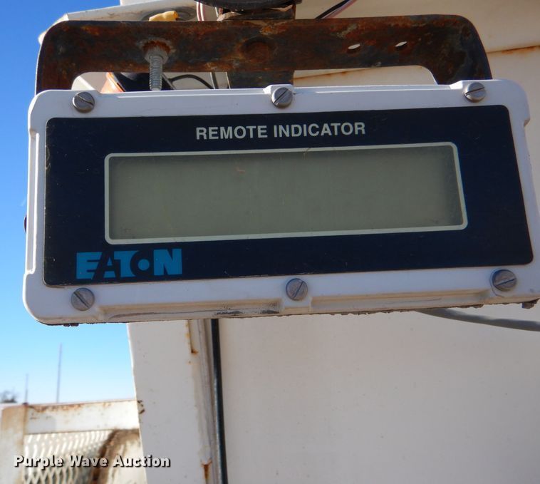 image for item IE9532 1982 International 1754  feed mixer truck