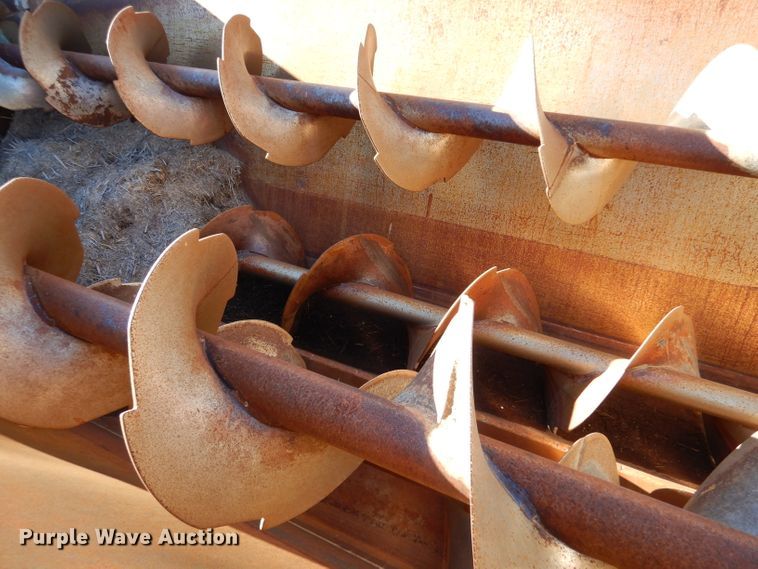 image for item IE9532 1982 International 1754  feed mixer truck