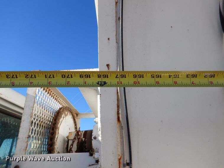 image for item IE9532 1982 International 1754  feed mixer truck