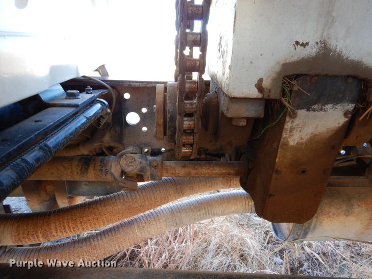 image for item IE9532 1982 International 1754  feed mixer truck