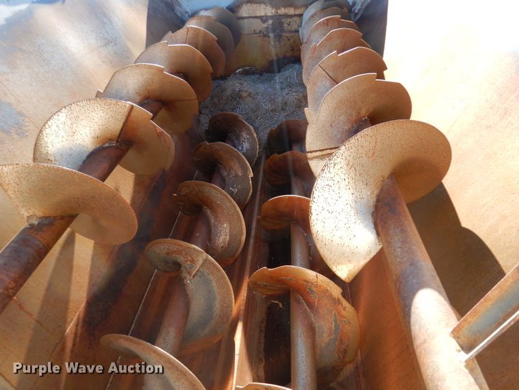 image for item IE9532 1982 International 1754  feed mixer truck