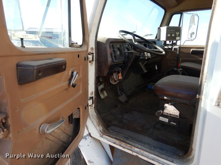 image for item IE9532 1982 International 1754  feed mixer truck