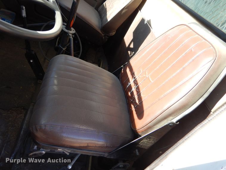 image for item IE9532 1982 International 1754  feed mixer truck