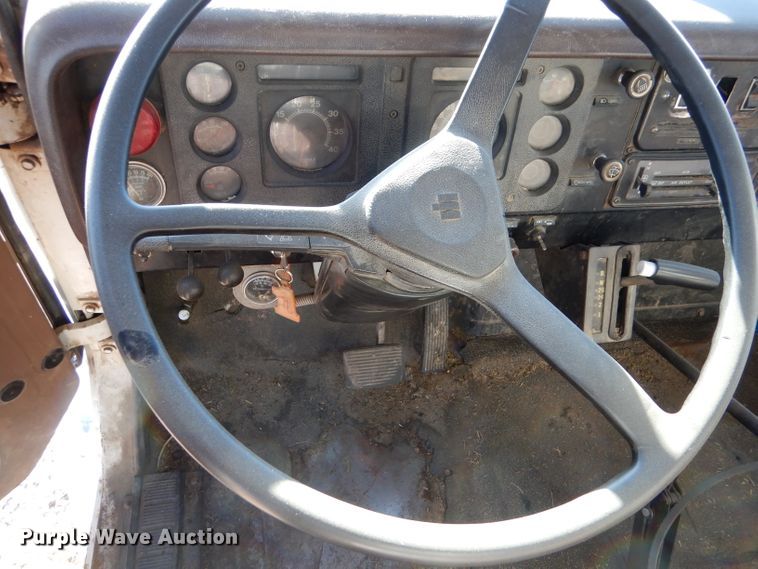 image for item IE9532 1982 International 1754  feed mixer truck