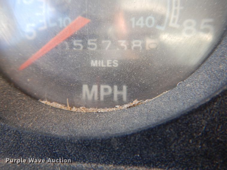 image for item IE9532 1982 International 1754  feed mixer truck