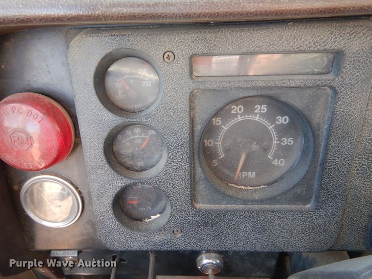 image for item IE9532 1982 International 1754  feed mixer truck