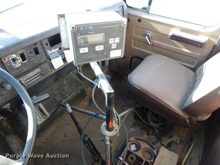 image for item IE9532 1982 International 1754  feed mixer truck