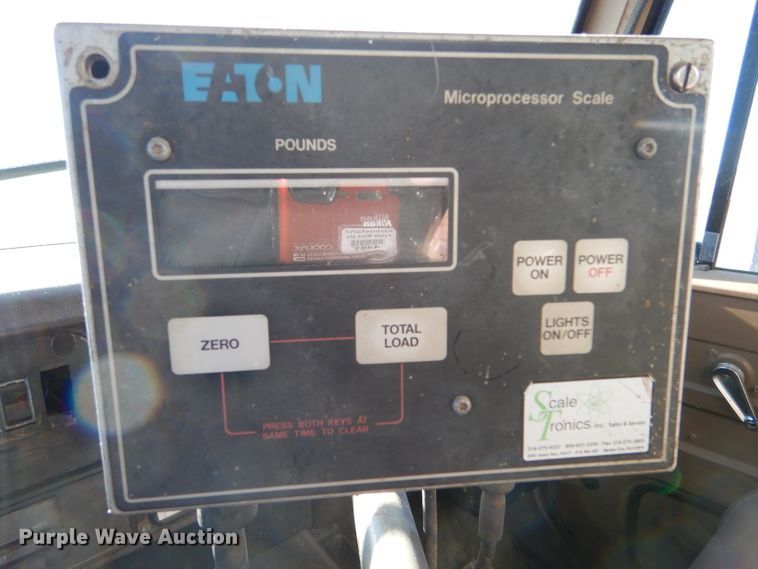 image for item IE9532 1982 International 1754  feed mixer truck