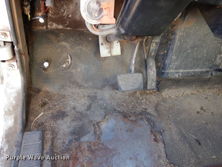 image for item IE9532 1982 International 1754  feed mixer truck