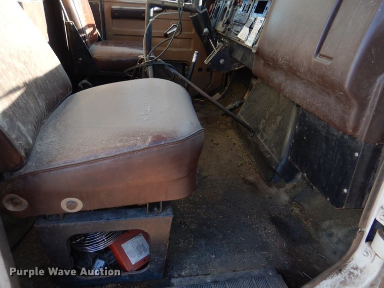 image for item IE9532 1982 International 1754  feed mixer truck