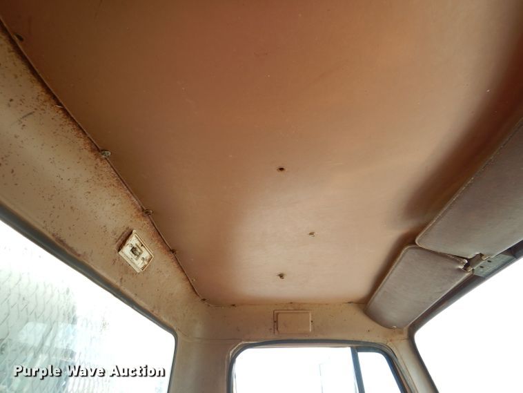 image for item IE9532 1982 International 1754  feed mixer truck