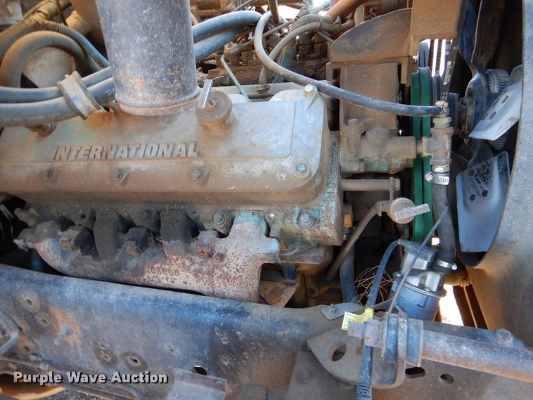 image for item IE9532 1982 International 1754  feed mixer truck