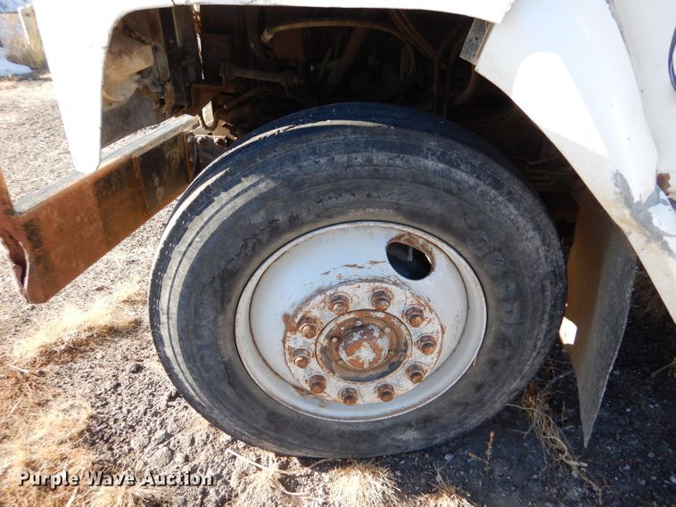 image for item IE9532 1982 International 1754  feed mixer truck